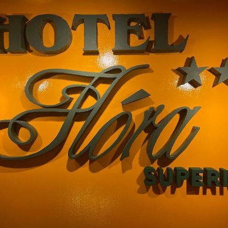 Hotel Flóra** Orosháza Kültér fotó