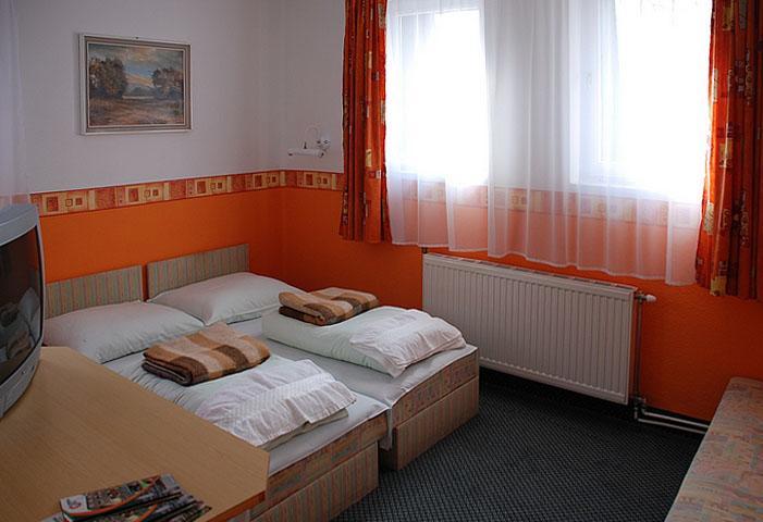 Hotel Flóra** Orosháza Kültér fotó