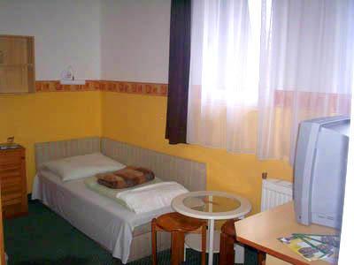 Hotel Flóra** Orosháza Kültér fotó
