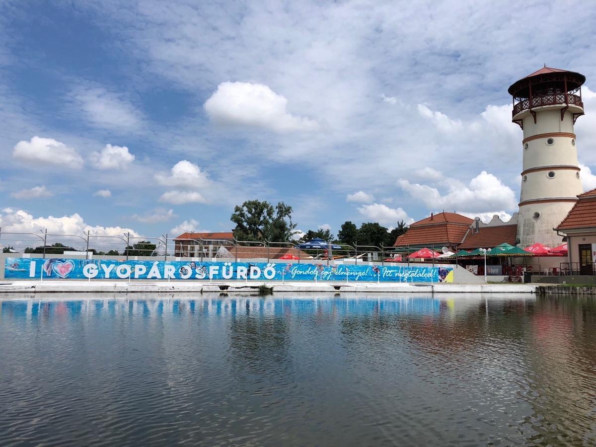 Hotel Flóra** Orosháza Kültér fotó